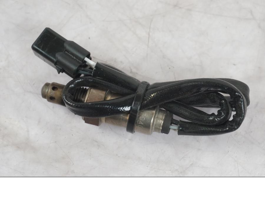 Framsidan på Lambdasond från en KTM 1290 Super Duke R -2022 motorcykel.