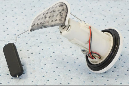 Höger sida på Bensinpump insprut från en Honda SH 300 A -2011 scooter.