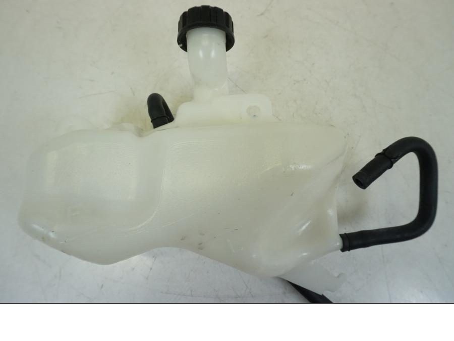 Höger sida på Vattenexpansionskärl från en Kawasaki NINJA 400 -2020 motorcykel.