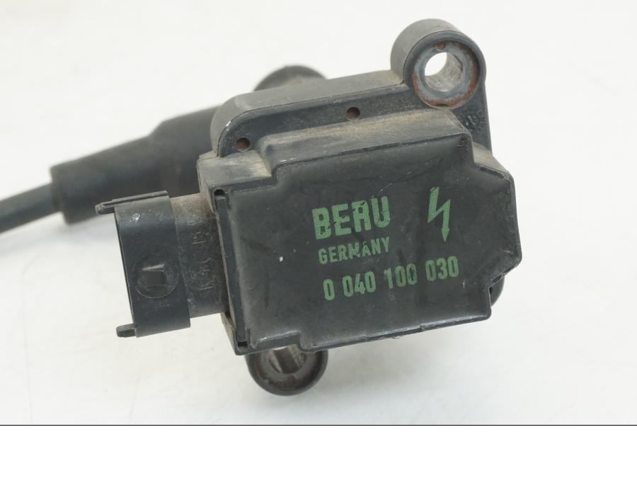 Baksidan på Tändspole från en BMW F 650 GS -2000 motorcykel.