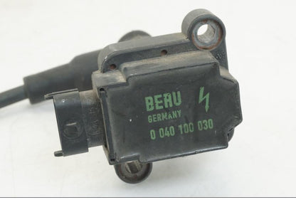 Baksidan på Tändspole från en BMW F 650 GS -2000 motorcykel.