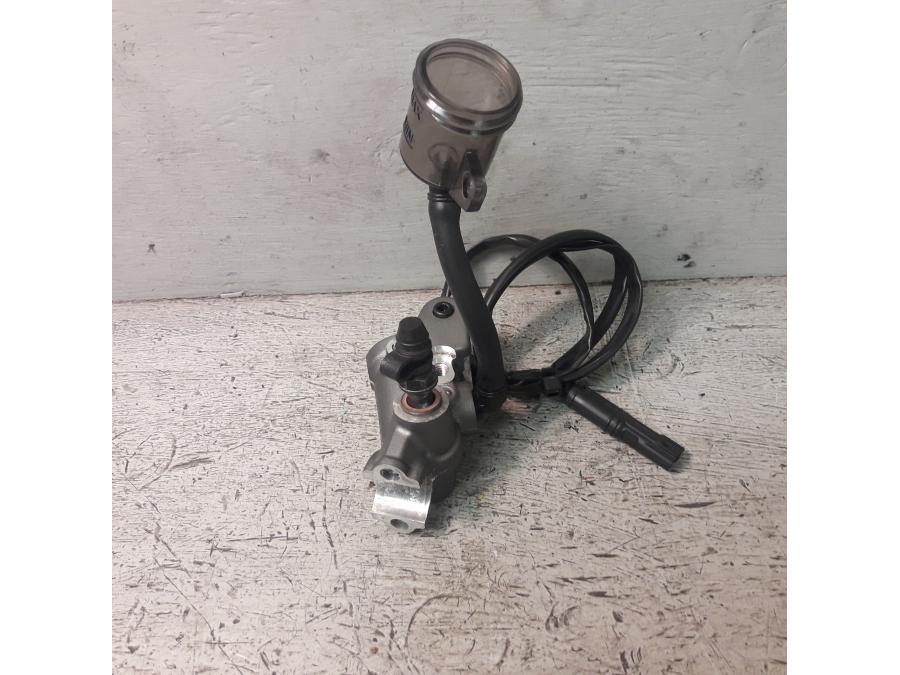 Baksidan på Kopplingshuvudcylinder från en Ducati Multistrada 1260 -2019 motorcykel.