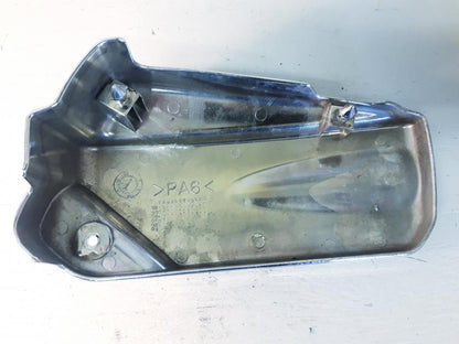 Baksidan på Motorkåpa från en Yamaha XVS 1100 -2001 motorcykel.