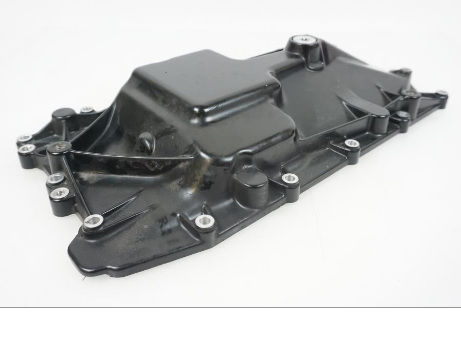 Vänster sida på Oljetråg från en BMW F 850 GS -2019 motorcykel.