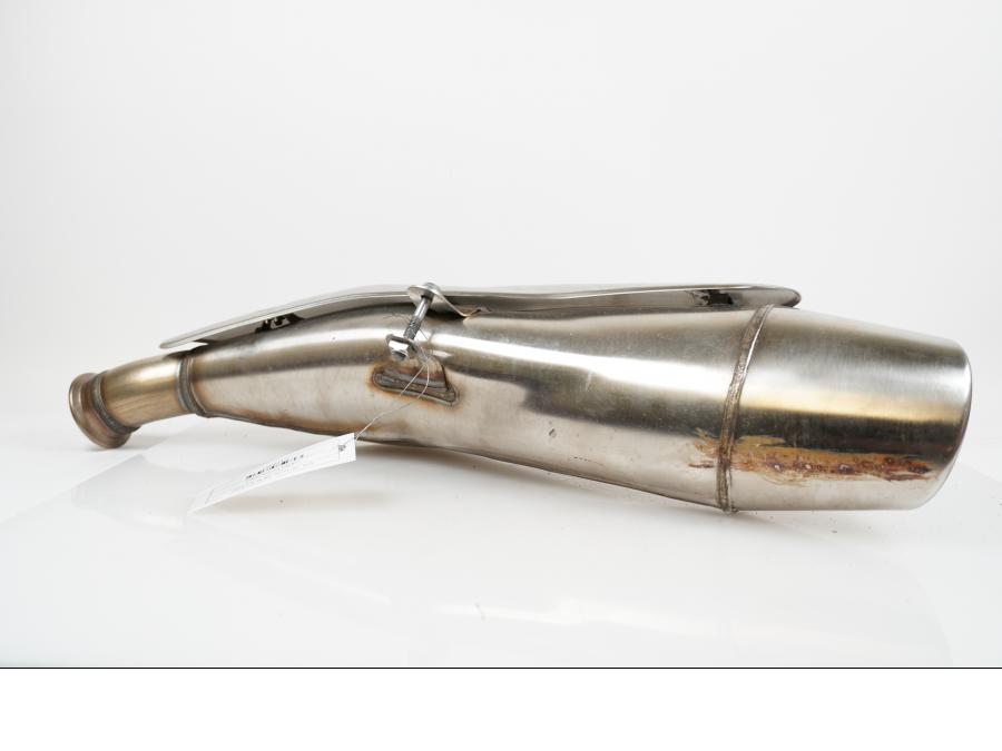 Vänster sida på Ljuddämpare från en KTM 790 Duke -2018 motorcykel.