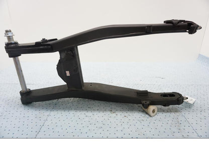 Höger sida på Sving från en Kawasaki Z 650 ABS -2020 motorcykel.