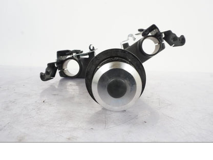 Snett uppifrån på Gaffelkrona från en Kawasaki ER-6N -2012 motorcykel.