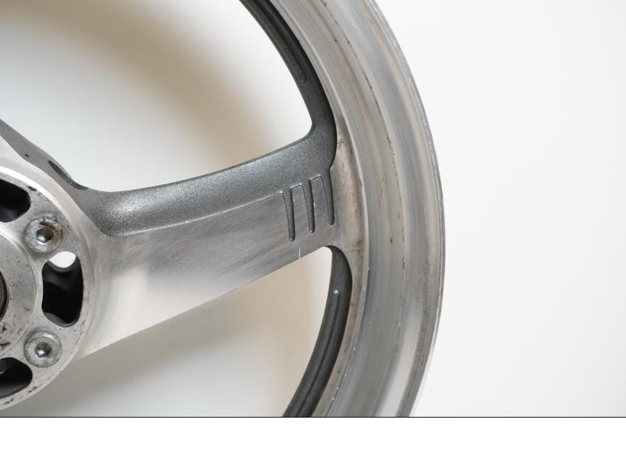 Extrabild5 på Fälg från en Suzuki VZ 800 -2002 motorcykel.