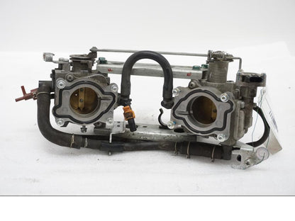 Snett uppifrån på Spjällhus från en Honda XL 1000 V -2008 motorcykel.