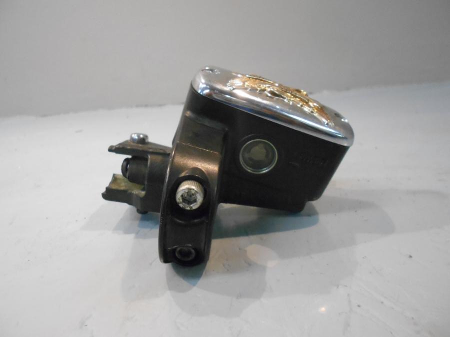 Höger sida på Kopplingshuvudcylinder från en Honda GL 1800 -2001 motorcykel.