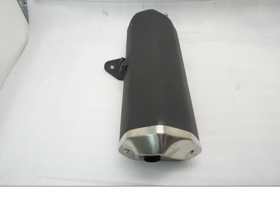 Höger sida på Ljuddämpare från en Kawasaki Z 400 -2020 motorcykel.