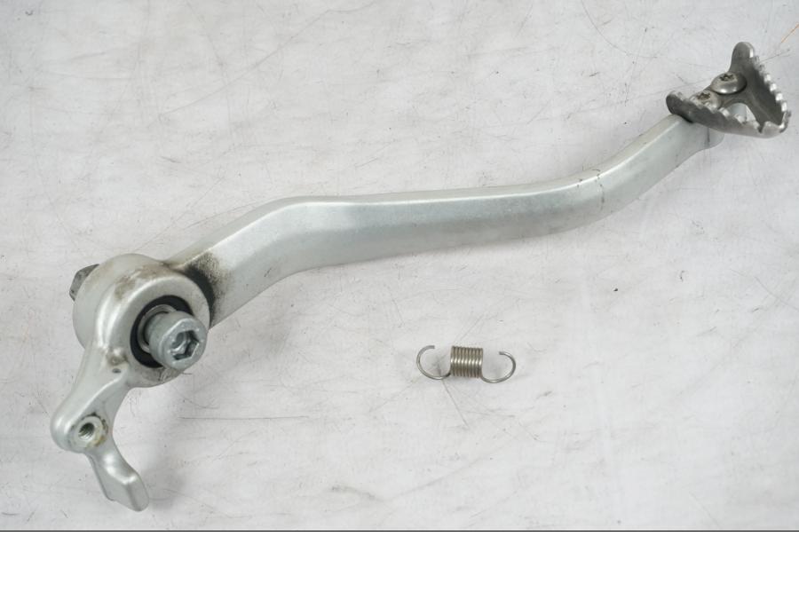 Framsidan på Bromspedal från en KTM 690 SM R -2009 motorcykel.