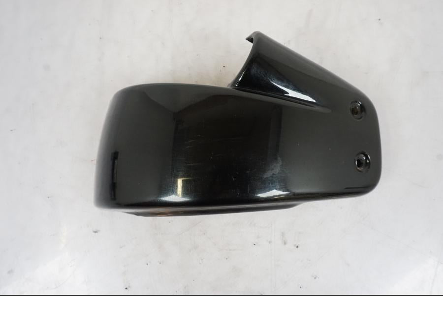 Framsidan på Sidopanel från en H-D Softail Sport Glide FLSB -2022 motorcykel.