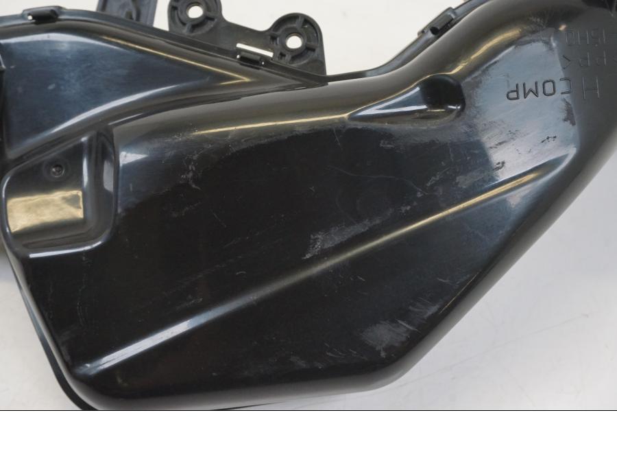 Höger sida på Luftintag från en Suzuki GSX 1300 R -2017 motorcykel.