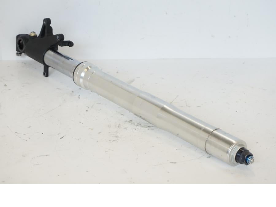 Baksidan på Gaffelben från en Honda CBR 900 RR -2001 motorcykel.