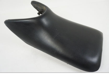 Framsidan på Sadel från en Honda CBR 125 R -2006 motorcykel.