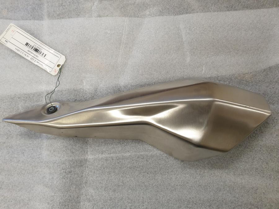 Baksidan på Värmeskydd från en Kawasaki Z 125 -2019 motorcykel.