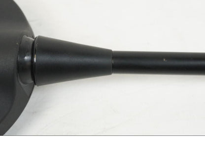 Snett uppifrån på Backspegel från en Triumph Speed Triple -2008 motorcykel.