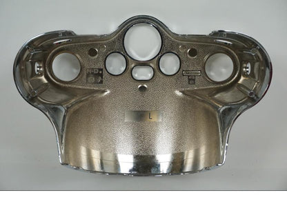 Snett uppifrån på Strålkastarkåpa från en H-D FLS -2012 motorcykel.