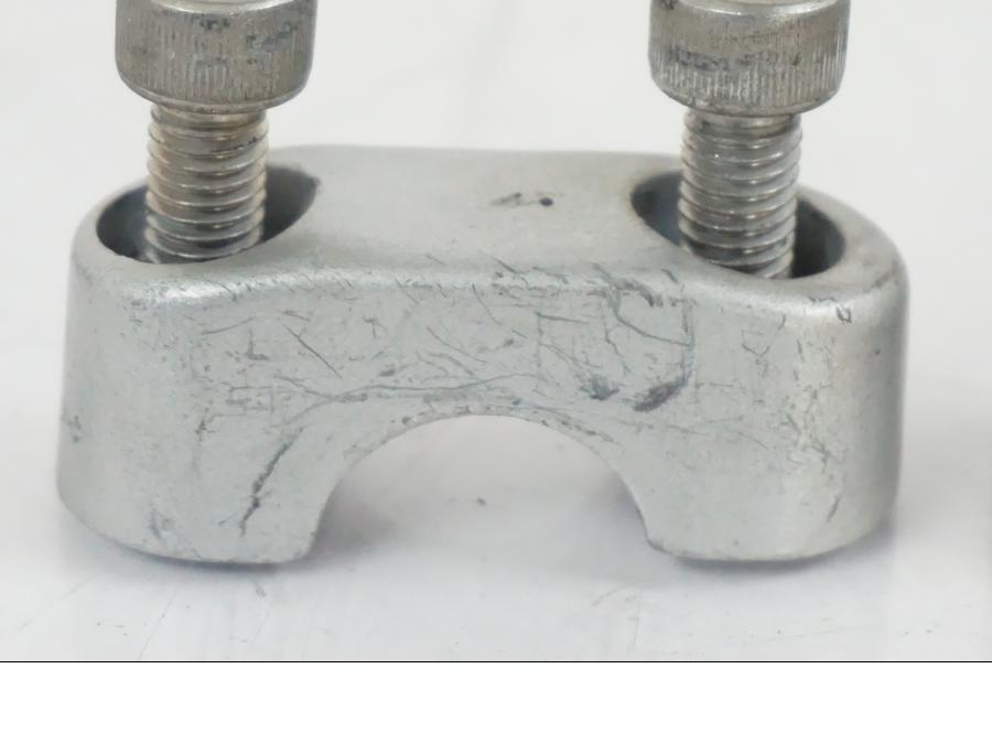 Höger sida på Styrfäste från en BMW F 650 CS -2002 motorcykel.