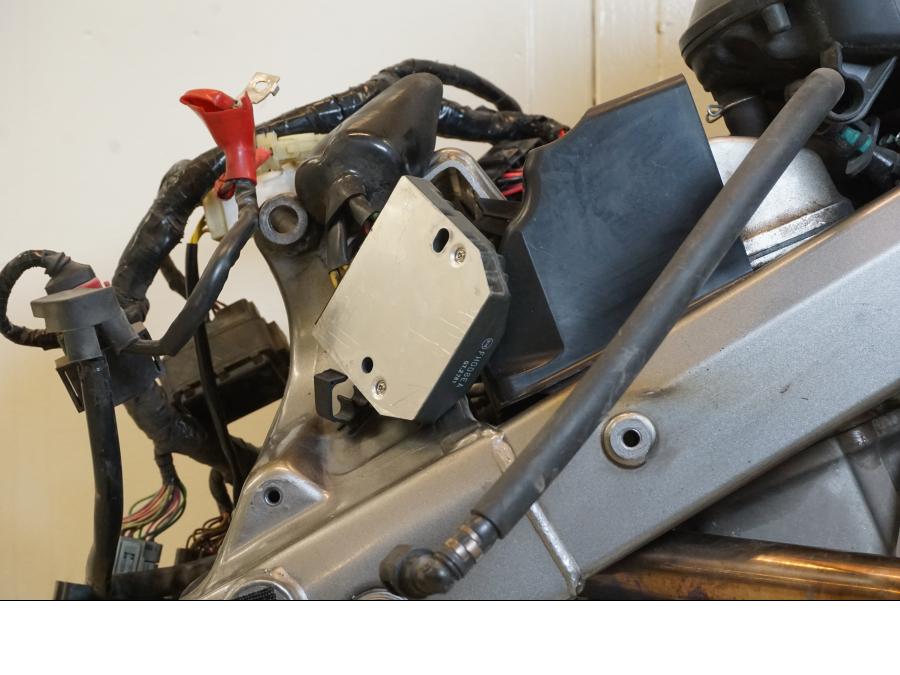 Höger sida på Motorpaket från en Honda NT 700 -2008 motorcykel.