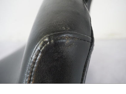 Höger sida på Sadel från en Yamaha XVS 1100 -2000 motorcykel.