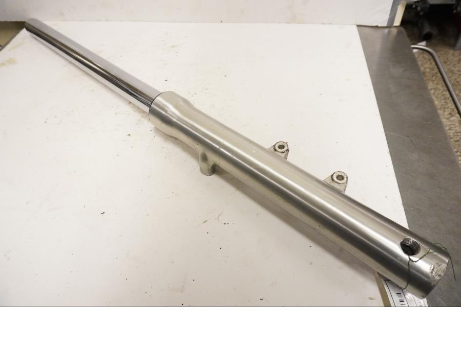 Framsidan på Gaffelben från en Honda VT 600 C -1994 motorcykel.