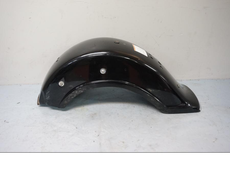 Baksidan på Bakskärm från en Suzuki VL 800 -2001 motorcykel.