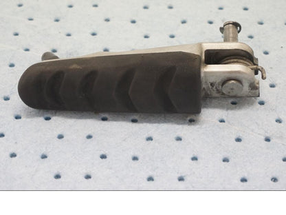 Framsidan på Fotpinne från en BMW F 800 ST -2007 motorcykel.