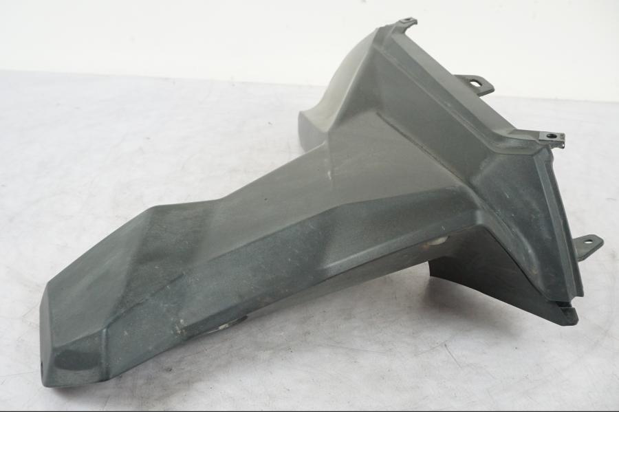 Höger sida på Tankkåpa från en Triumph Tiger Explorer -2013 motorcykel.