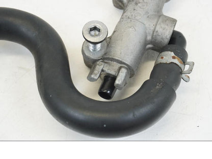 Höger sida på Bromshuvudcylinder från en Kawasaki ZX-12R -2000 motorcykel.