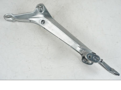 Extrabild3 på Blinkersfäste från en Triumph Speed Triple -2021 motorcykel.