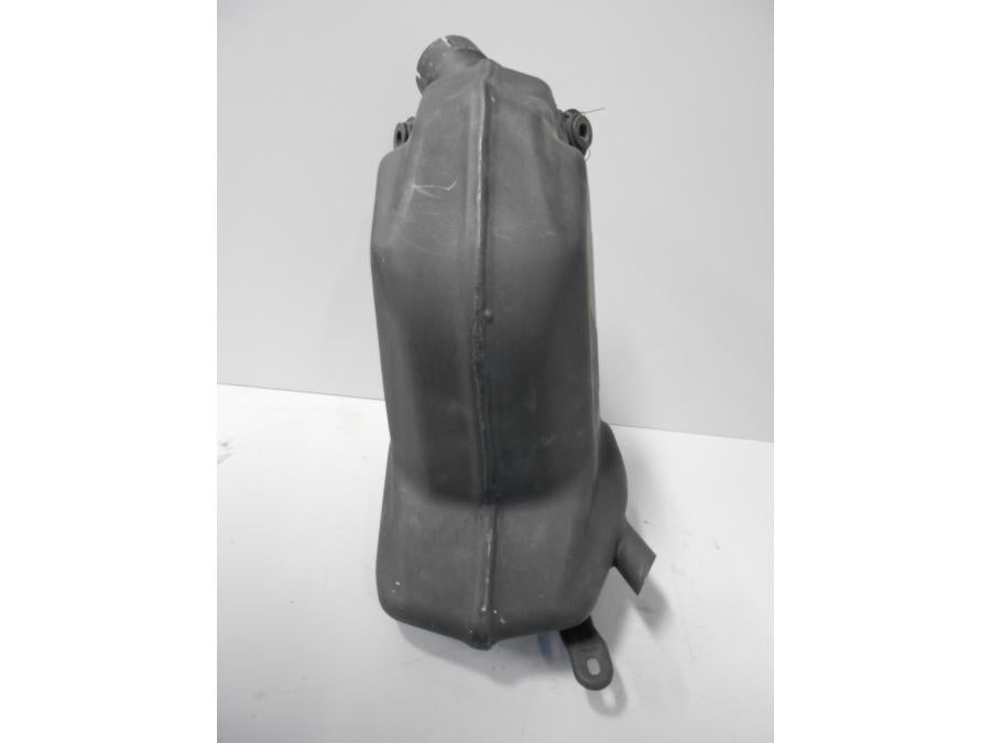 Vänster sida på Ljuddämpare från en KTM RC 390 -2015 motorcykel.