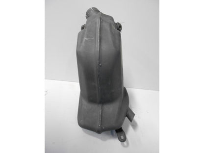 Vänster sida på Ljuddämpare från en KTM RC 390 -2015 motorcykel.