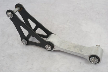 Snett uppifrån på Stötdämparlänkage från en Kawasaki Z 900 -2019 motorcykel.