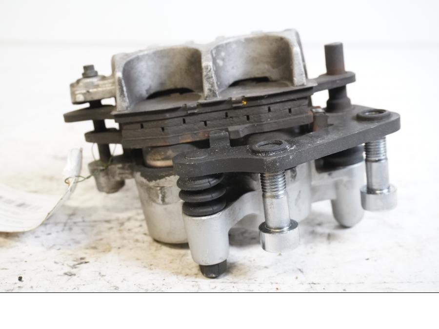 Höger sida på Bromsok från en Suzuki VL 1500 -2002 motorcykel.