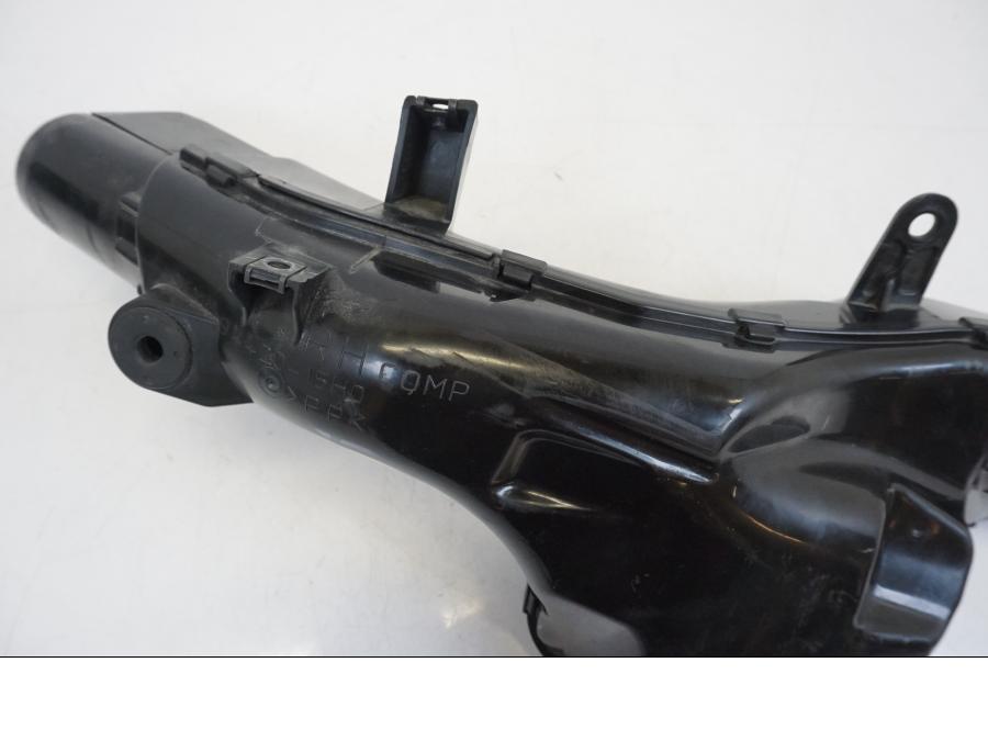 Vänster sida på Luftintag från en Suzuki GSX 1300 R -2017 motorcykel.