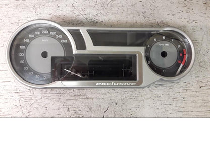 Framsidan på Instrumenthus från en BMW K 1600 -2014 motorcykel.