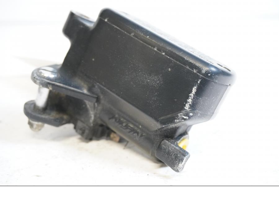 Baksidan på Bromshuvudcylinder från en Honda CB 1300 F -2004 motorcykel.