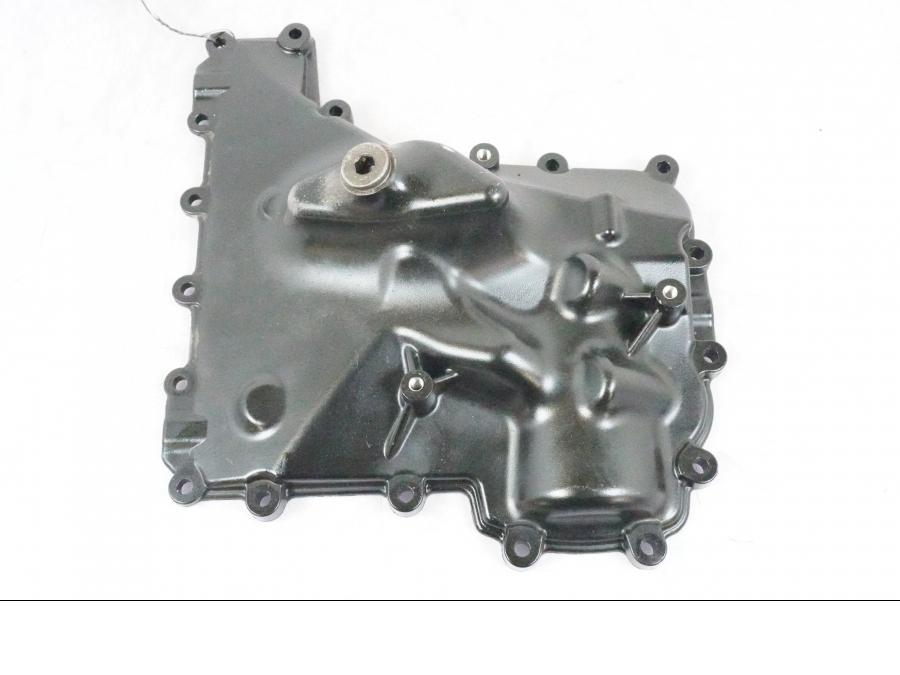 Framsidan på Oljetråg från en BMW K 1200 S -2005 motorcykel.