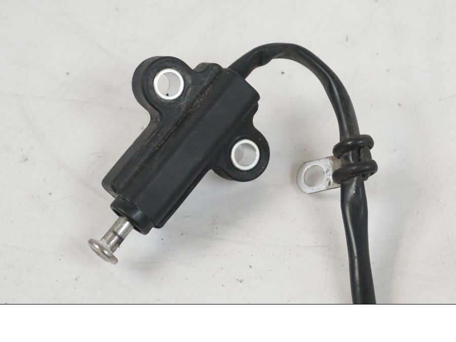 Vänster sida på Sidostödsbrytare från en Suzuki VZR 1800 -2009 motorcykel.