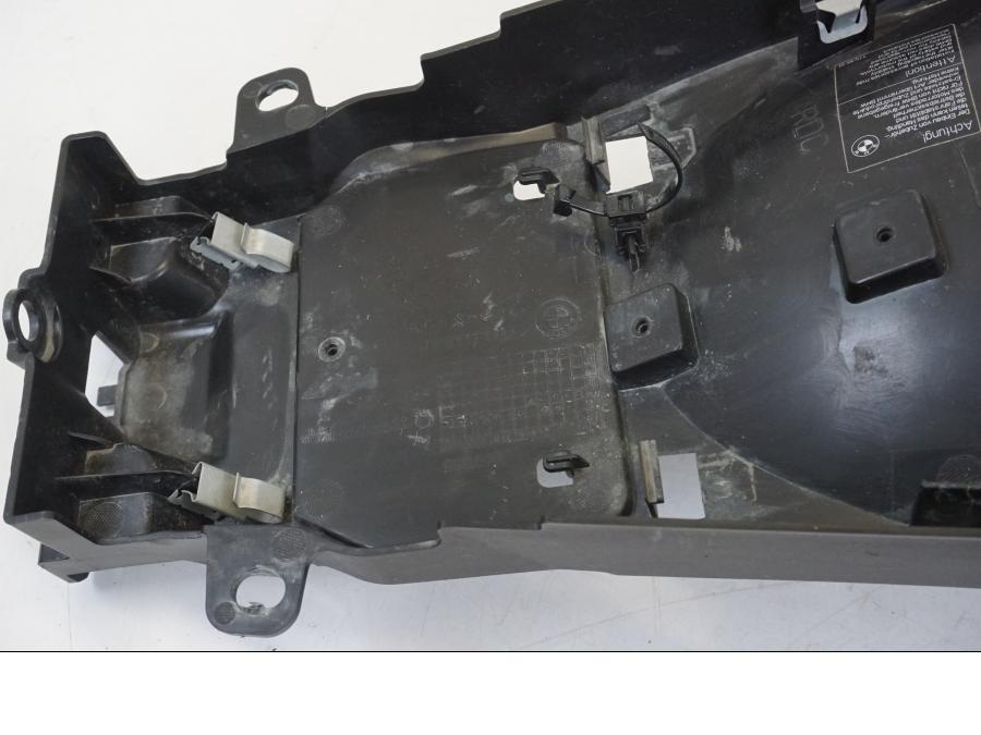 Vänster sida på Undertail från en BMW R 1250 GS -2019 motorcykel.