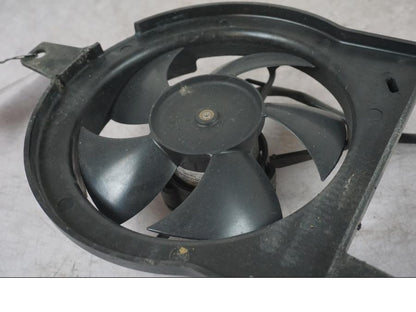 Framsidan på Vattenkylfläkt från en BMW F 800 R -2018 motorcykel.