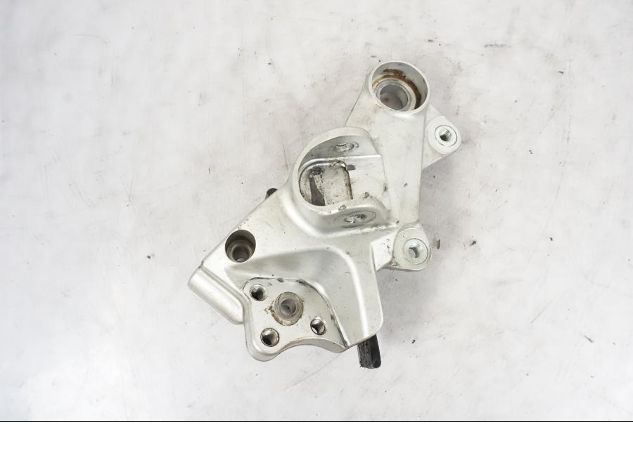 Framsidan på Fotpinnefäste från en KTM 690 SMCR -2016 motorcykel.