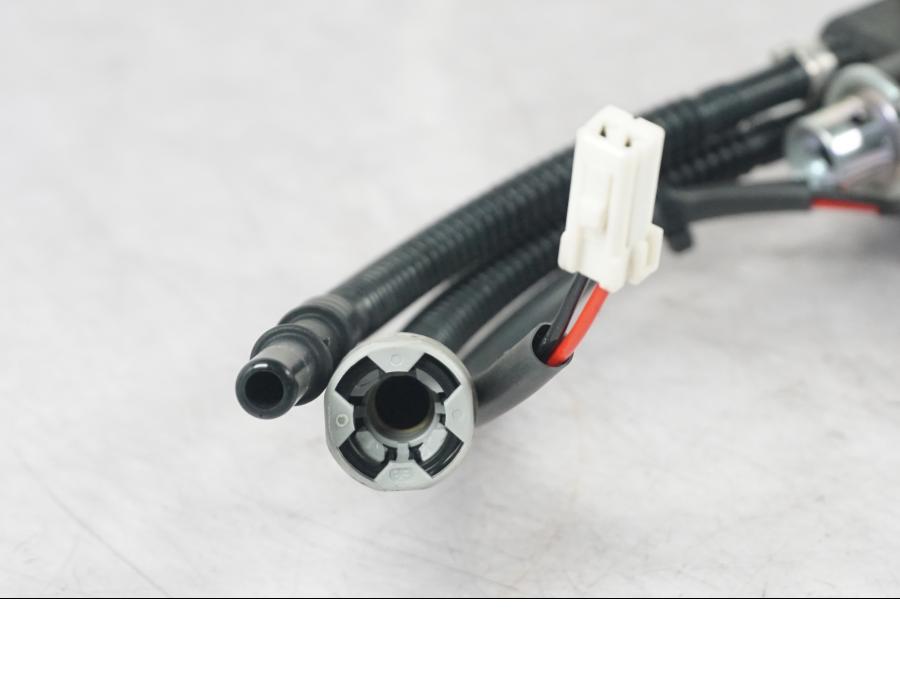 Höger sida på Bensinpump insprut från en KTM 690 Duke -2015 motorcykel.