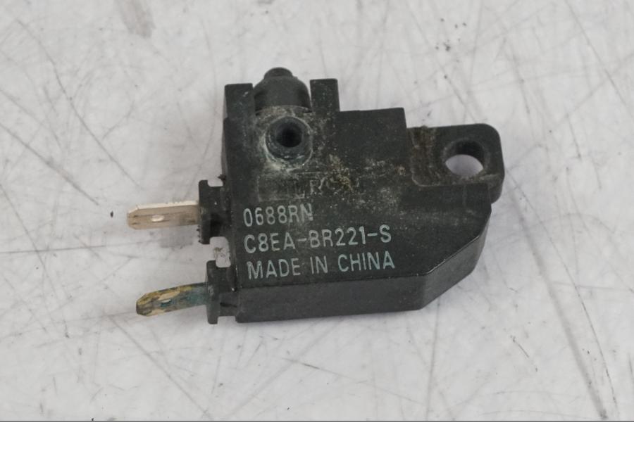 Framsidan på Bromsljuskontakt från en Yamaha MT-09 SP -2018 motorcykel.