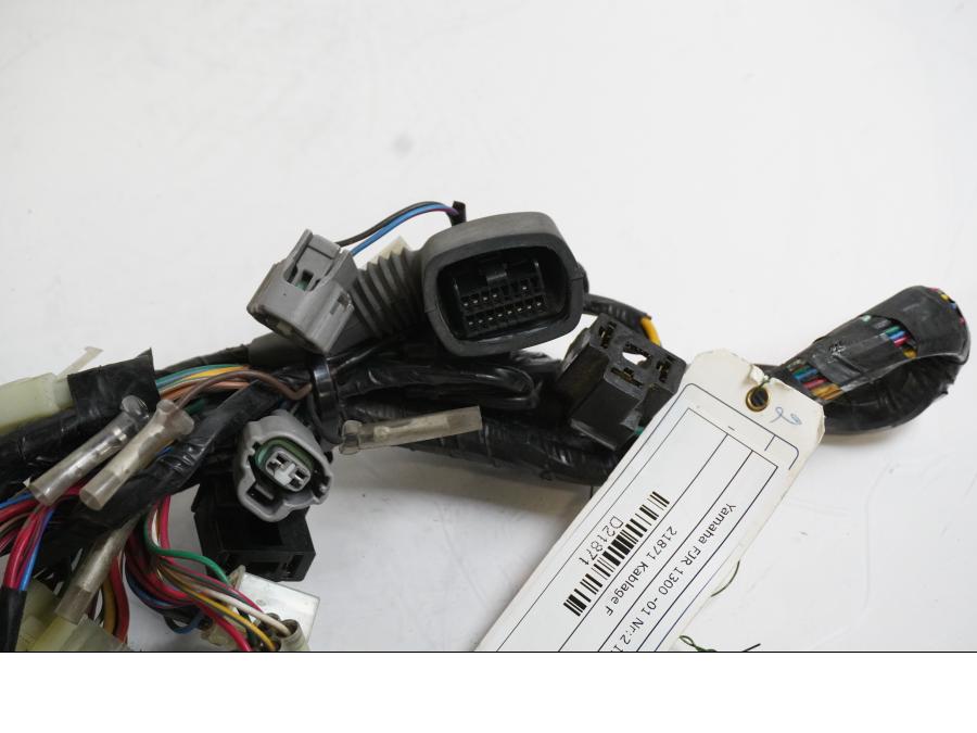 Höger sida på Kablage från en Yamaha FJR 1300 -2001 motorcykel.