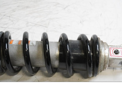 Snett uppifrån på Stötdämpare från en Suzuki GSX-R 750 -2000 motorcykel.