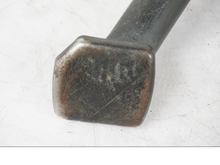 Snett uppifrån på Centralstöd från en Honda NT 650 V -2002 motorcykel.