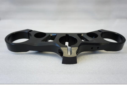 Vänster sida på Gaffelkrona från en Ducati Alla -2020 motorcykel.